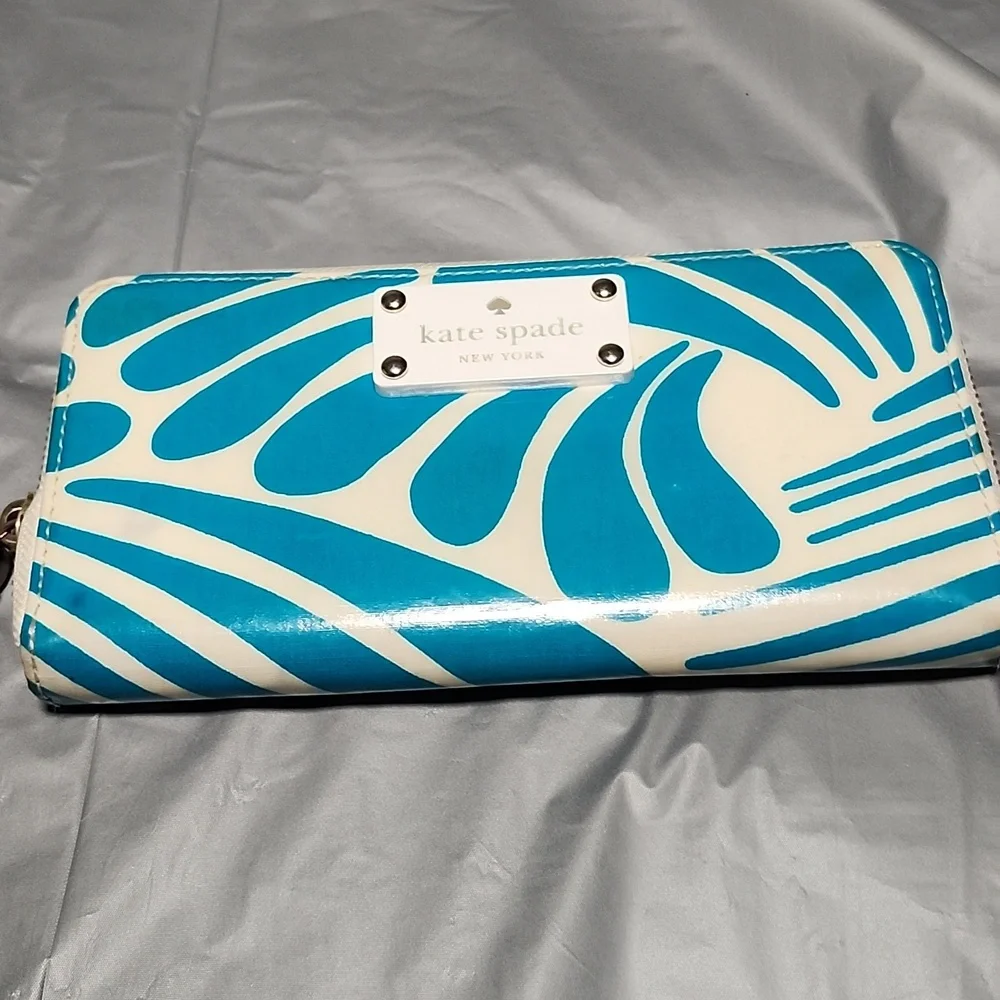 KATE SPADE WALLET - Picture 1 of 6